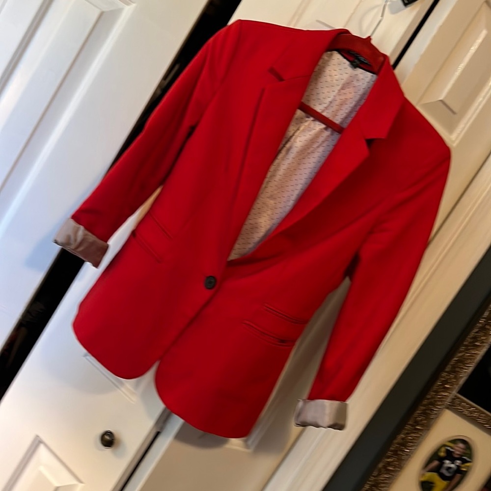 Blazer. Size 6. No pets no smoking.